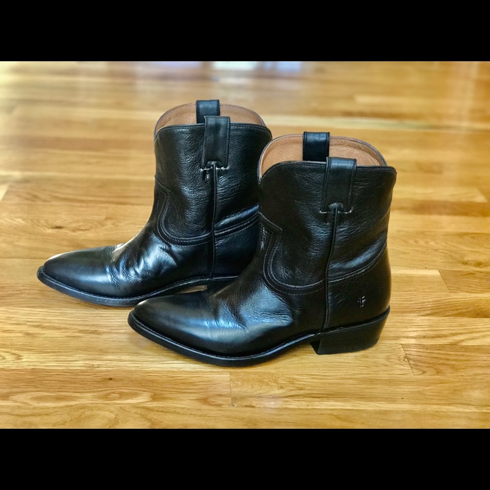 ** Beautiful Frye Cowgirl Boots **
